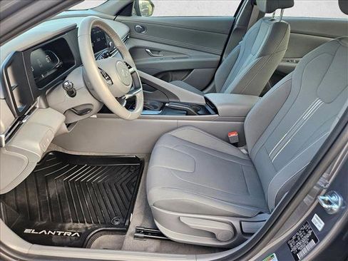 Used 2025 Hyundai Elantra Sport image 14