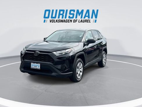 Used 2025 Toyota RAV4 LE AWD/4WD image 4