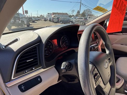 Used 2017 Hyundai Elantra SE FWD image 16