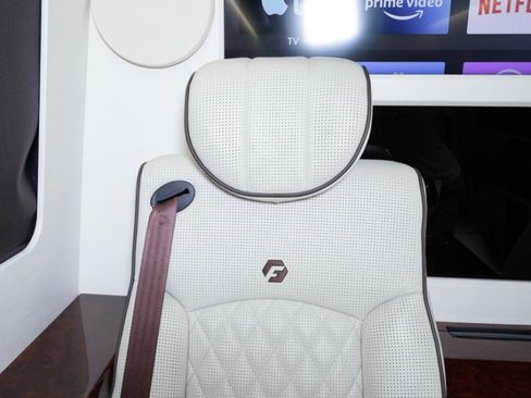 Used 2019 Mercedes-Benz Sprinter 2500 w/ Premium Package image 43
