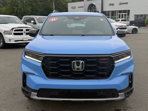 Used 2025 Honda Pilot TrailSport image 10