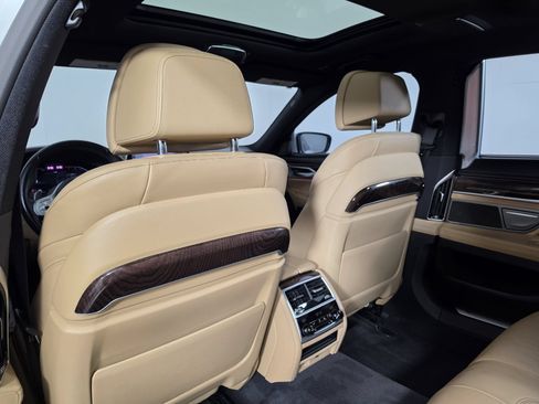 Used 2021 BMW 740i w/ M Sport Package RWD image 25
