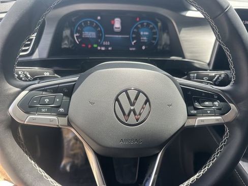 Certified 2024 Volkswagen Atlas Cross Sport SE image 18