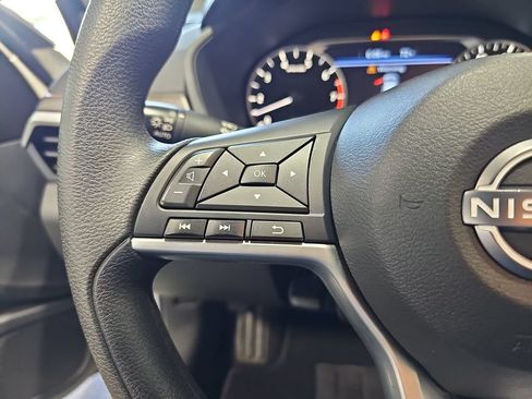 Used 2025 Nissan Altima 2.5 SV FWD image 16