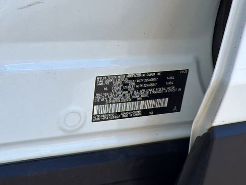 Used 2020 Toyota RAV4 XLE AWD/4WD image 30