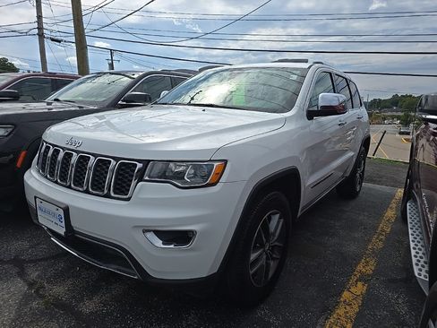 Certified 2017 Jeep Grand Cherokee Limited AWD/4WD image 4