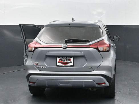 Used 2023 Nissan Kicks SR w/ SR Premium Package FWD image 5