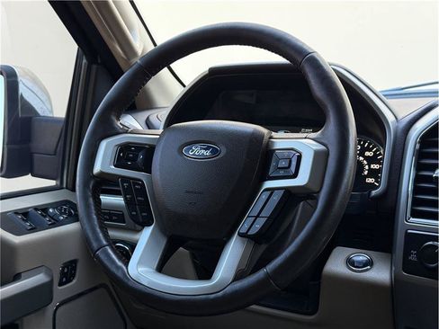 Used 2018 Ford F150 Lariat w/ Equipment Group 502A Luxury AWD/4WD image 9