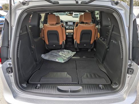 New 2026 Chrysler Pacifica Pinnacle image 29