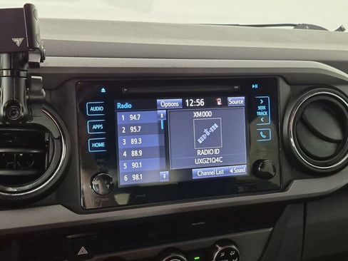Used 2018 Toyota Tacoma TRD Off-Road w/ Technology Package AWD/4WD image 25