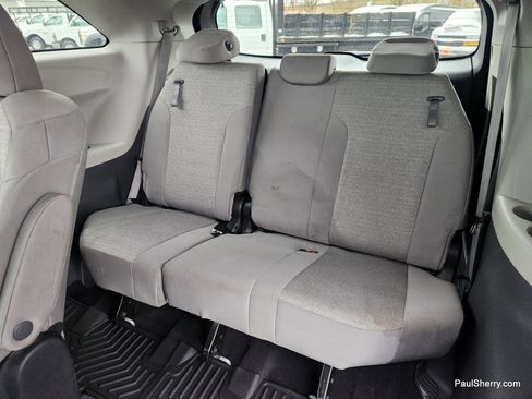 Used 2024 Toyota Sienna LE image 7