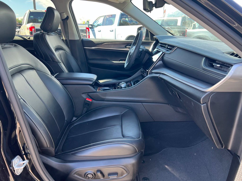 Used 2023 Jeep Grand Cherokee Limited AWD/4WD image 15