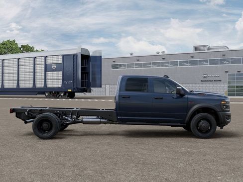 New 2026 RAM 5500 Tradesman AWD/4WD image 12