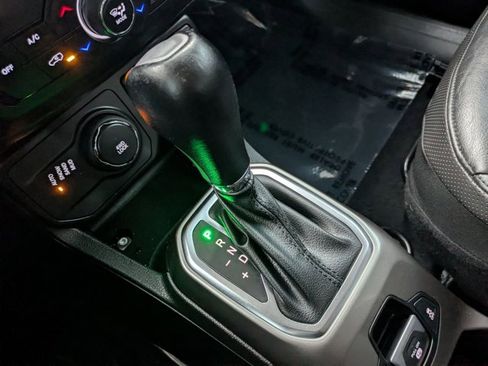 Used 2020 Jeep Renegade Limited AWD/4WD image 11