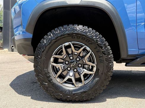 Used 2025 Chevrolet Colorado ZR2 AWD/4WD image 11