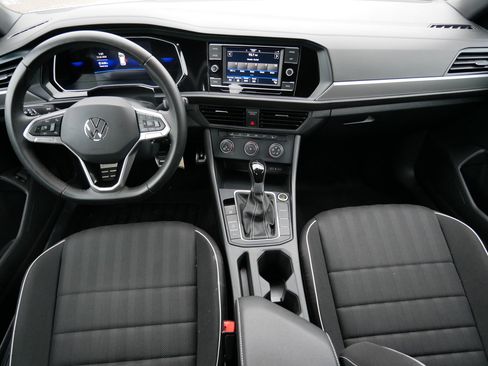 Used 2024 Volkswagen Jetta Sport image 10