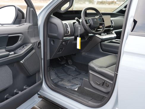 New 2026 Ford Expedition Max Platinum w/ Stealth Appearance Package image 15