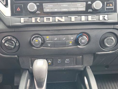 Certified 2025 Nissan Frontier SV AWD/4WD image 14