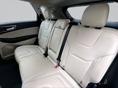 Used 2019 Ford Edge Titanium image 21