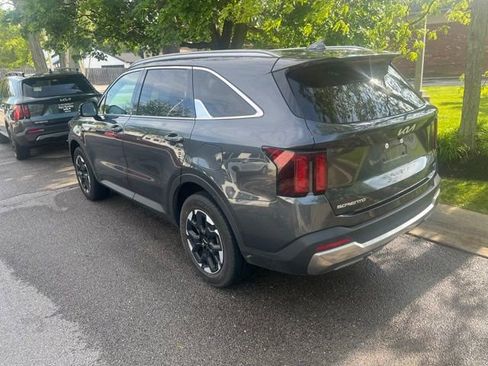 Certified 2024 Kia Sorento S w/ Panoramic Sunroof Package AWD/4WD image 3
