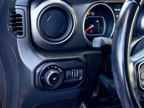 Used 2022 Jeep Wrangler Willys image 11