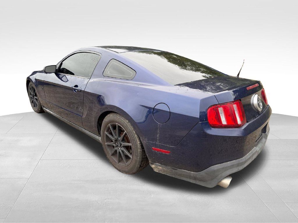 Used 2010 Ford Mustang Coupe RWD image 4