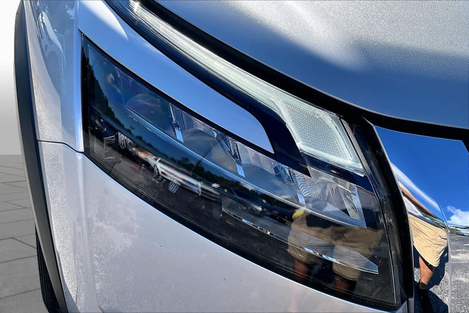 Used 2023 Nissan Pathfinder S AWD/4WD image 28