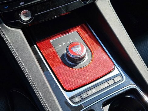 Used 2019 Jaguar F-PACE R-Sport image 17