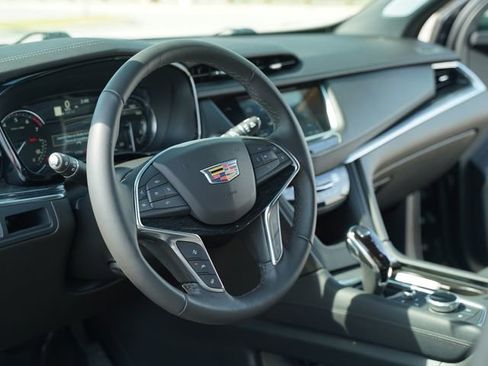 Used 2022 Cadillac XT5 Premium Luxury w/ LPO, Floor Liner Package AWD/4WD image 28