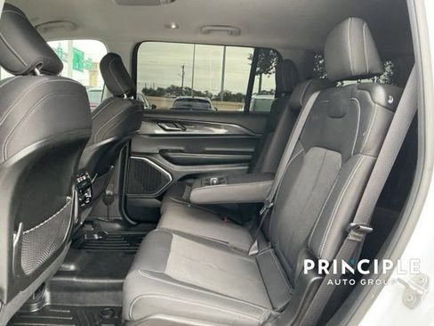 Used 2022 Jeep Grand Cherokee L Laredo w/ Luxury Tech Group I image 27