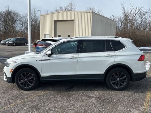 Used 2022 Volkswagen Tiguan SE w/ Panoramic Sunroof Package image 4