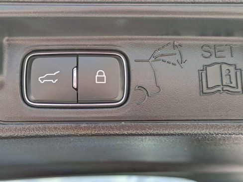 Used 2022 Ford Explorer Limited AWD/4WD image 15