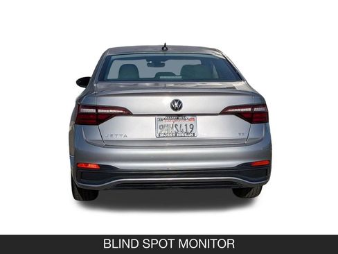 Used 2024 Volkswagen Jetta SE FWD image 9