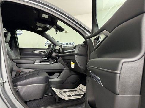 New 2025 Chevrolet Traverse LT w/ Driver Confidence Package image 18