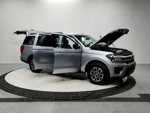 Used 2023 Ford Expedition Max XLT image 9