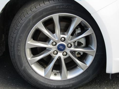 Certified 2017 Ford Fusion SE FWD image 5