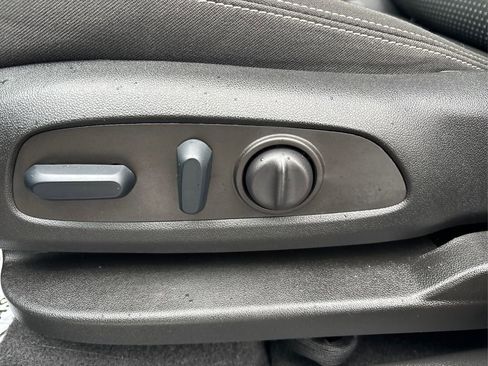 Used 2022 GMC Terrain SLE w/ Driver Convenience Package image 39