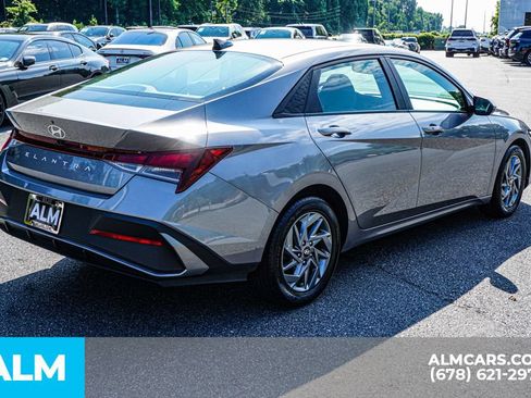 Used 2024 Hyundai Elantra SEL FWD image 5