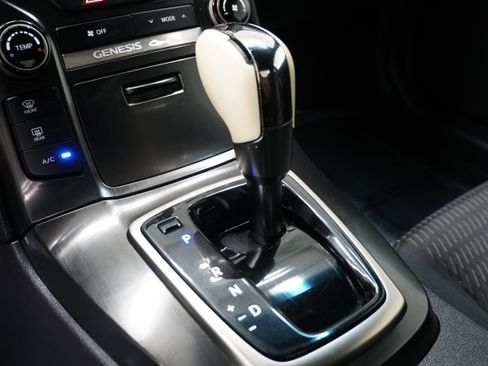Used 2013 Hyundai Genesis 2.0T RWD image 17