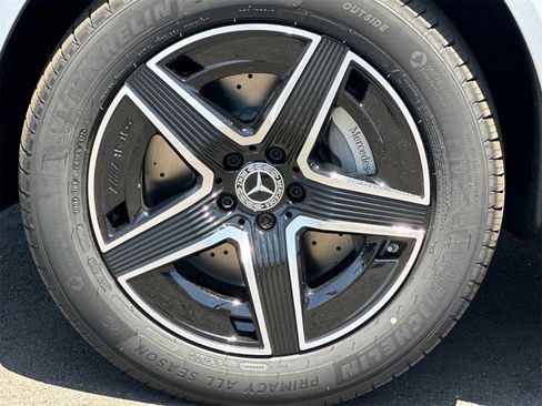 New 2025 Mercedes-Benz GLC 300 4MATIC image 32