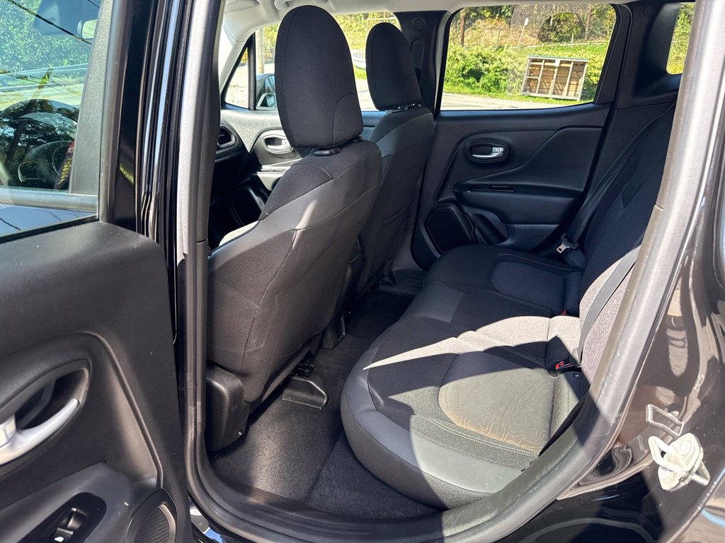 Used 2023 Jeep Renegade Latitude AWD/4WD image 21