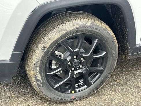 New 2026 Jeep Compass Latitude w/ Sun and Sound Group AWD/4WD image 7