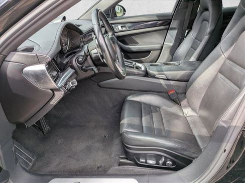 Used 2018 Porsche Panamera image 16
