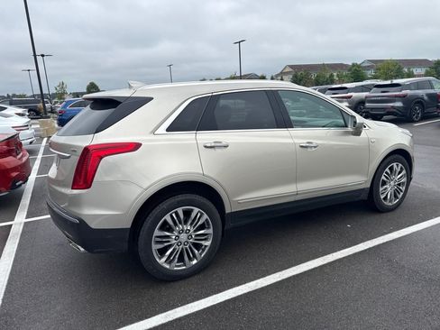 Used 2017 Cadillac XT5 Premium Luxury AWD/4WD image 2