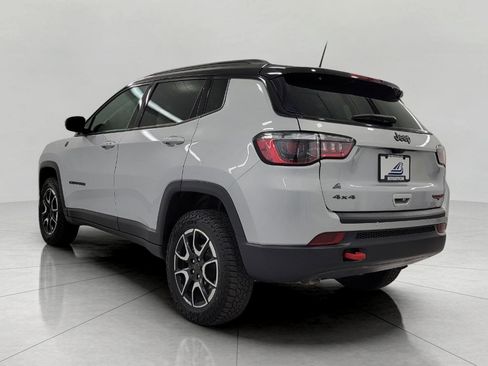 Used 2025 Jeep Compass Trailhawk AWD/4WD image 19