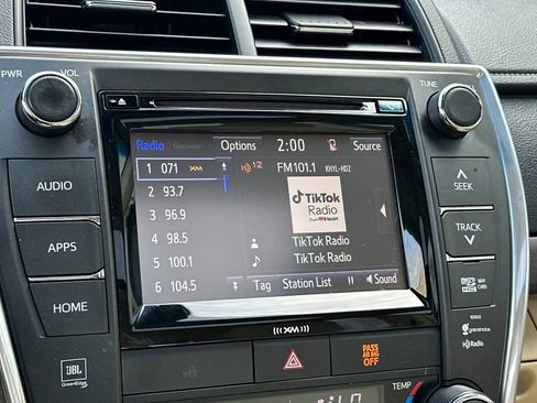 Used 2017 Toyota Camry XLE image 19