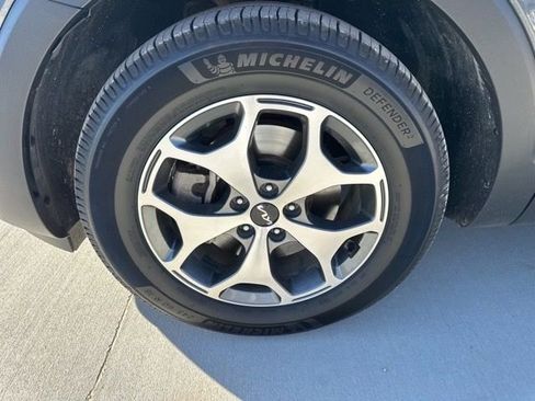 Used 2022 Kia Telluride EX image 2