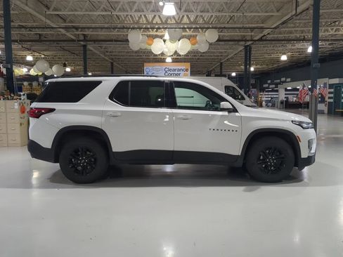 Used 2023 Chevrolet Traverse LT FWD image 7