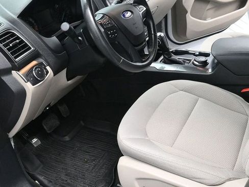 Used 2018 Ford Explorer XLT image 13