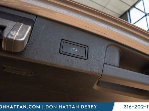 Used 2025 Volkswagen Atlas SE AWD/4WD image 32